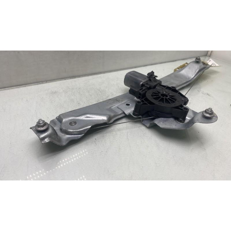 Leve vitre electrique arriere gauche DACIA DUSTER 2 Photo n°3