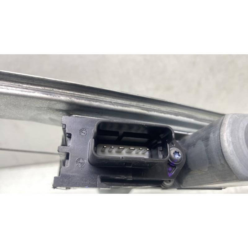 Leve vitre electrique avant gauche DACIA DUSTER 2 Photo n°8