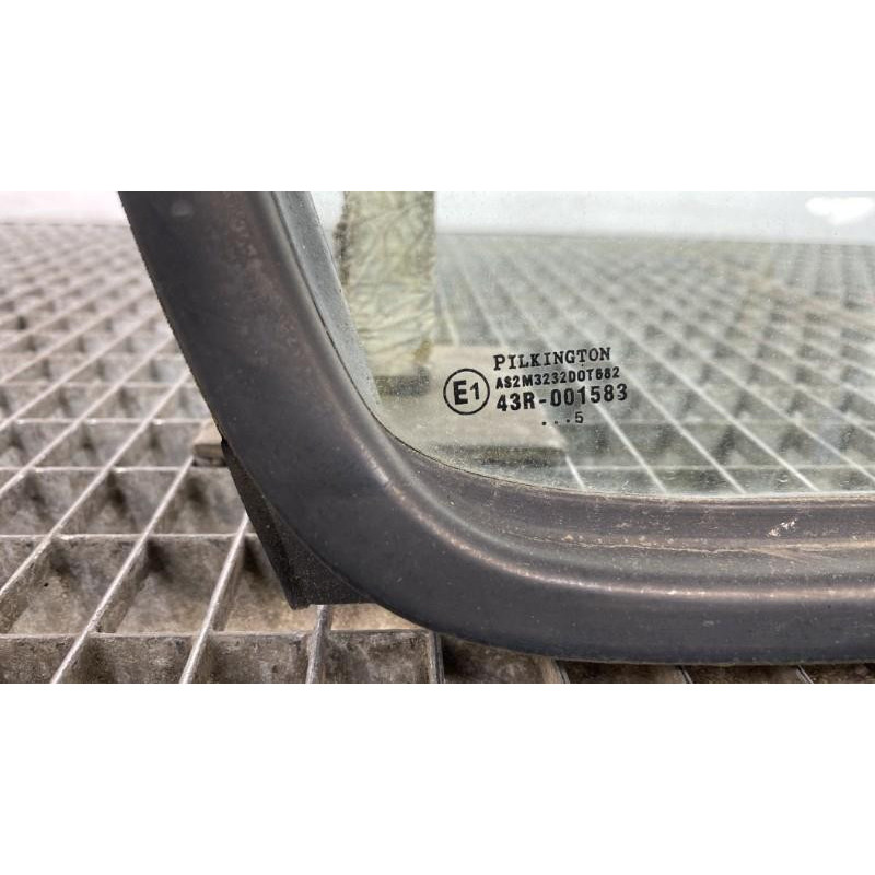 Custode arriere droit (porte) SUZUKI SWIFT 3 Photo n°3