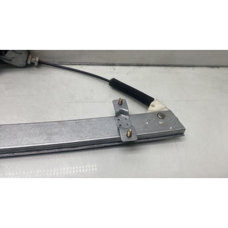 Leve vitre electrique avant droit HYUNDAI TERRACAN Photo n°7