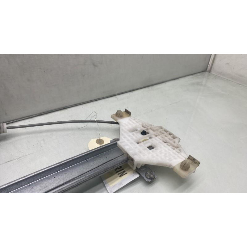 Leve vitre electrique avant droit HYUNDAI TERRACAN Photo n°9