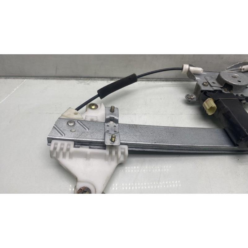 Leve vitre electrique avant gauche HYUNDAI TERRACAN Photo n°4