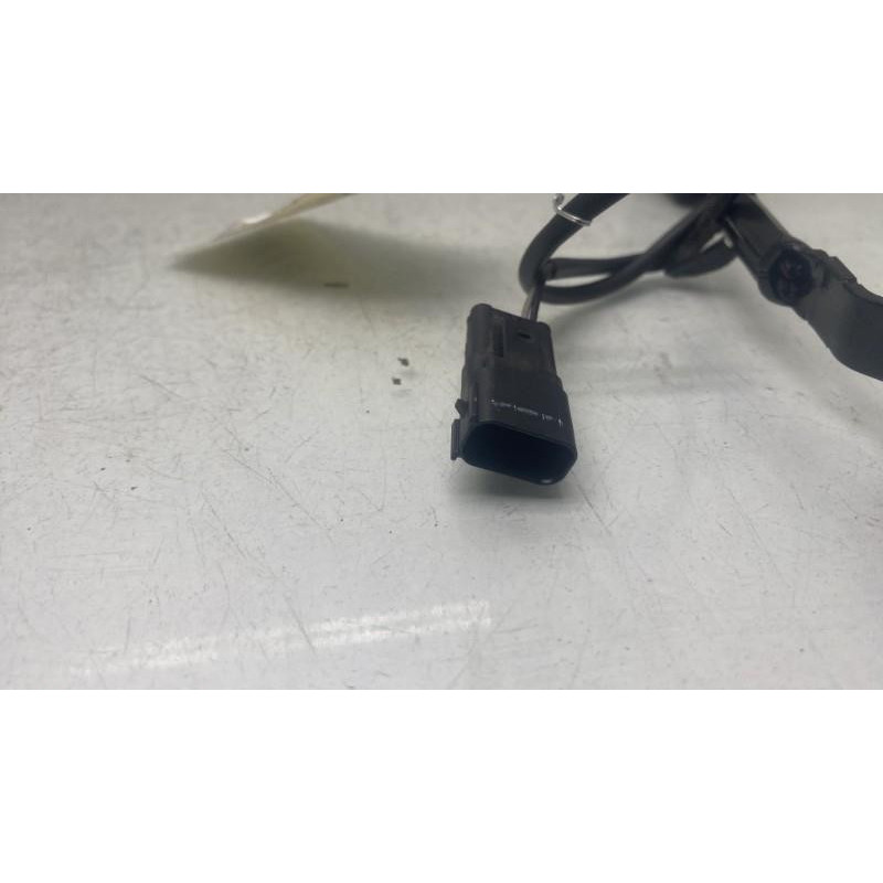 Attache ceinture avant gauche FORD GALAXY 3 Photo n°4