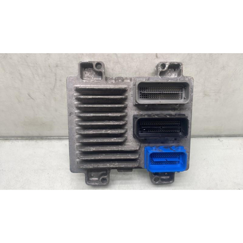 Calculateur moteur OPEL CORSA E Photo n°1