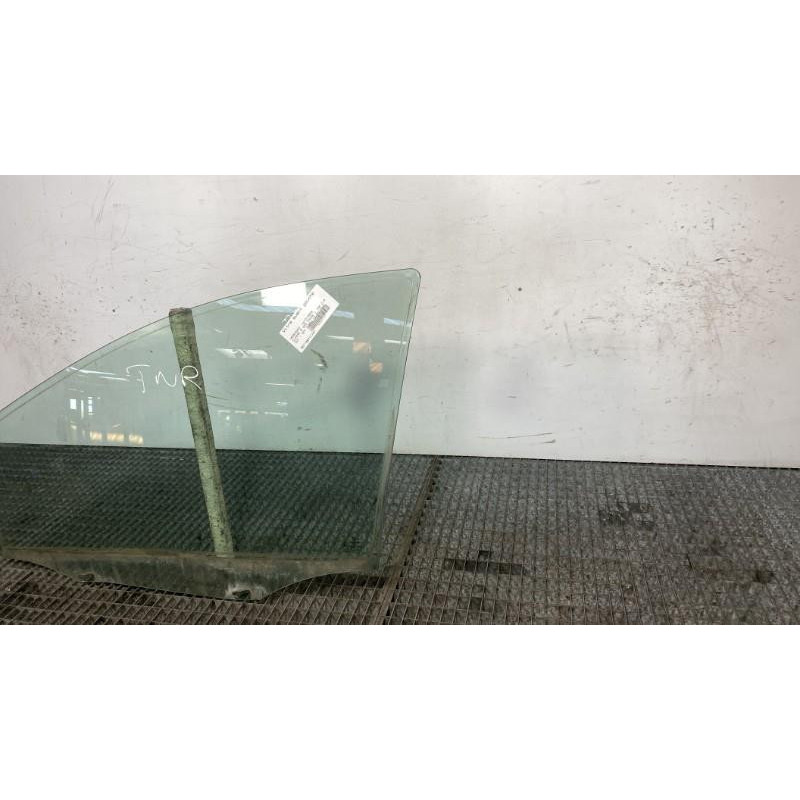 Vitre avant gauche MERCEDES CLASSE B 245 Photo n°4
