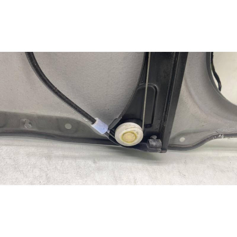 Leve vitre electrique avant droit MERCEDES CLASSE B 245 Photo n°4