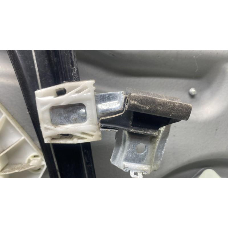 Leve vitre electrique avant droit MERCEDES CLASSE B 245 Photo n°10