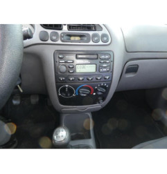 Leve vitre electrique avant gauche FORD FIESTA 4