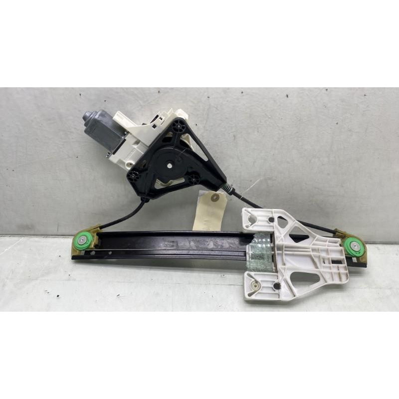 Leve vitre electrique arriere droit AUDI A1 1 Photo n°2
