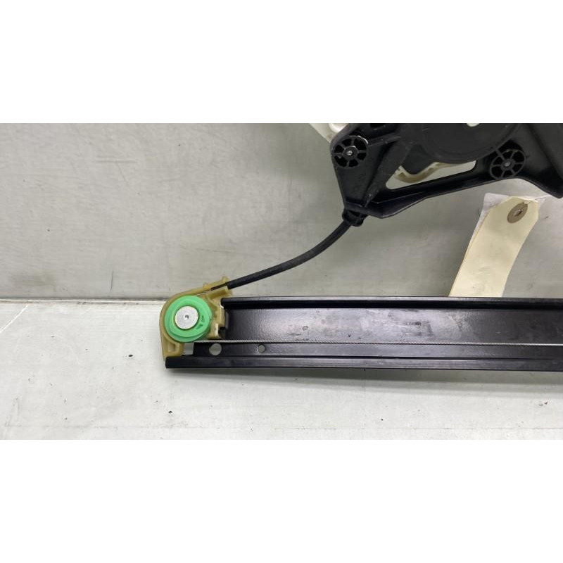 Leve vitre electrique arriere droit AUDI A1 1 Photo n°3