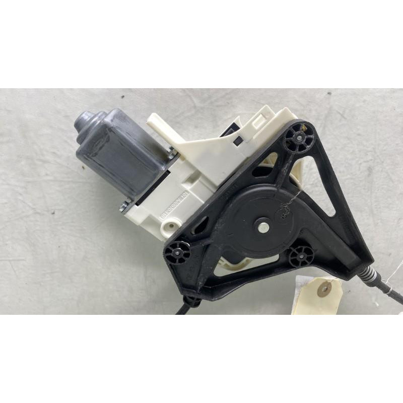 Leve vitre electrique arriere droit AUDI A1 1 Photo n°7