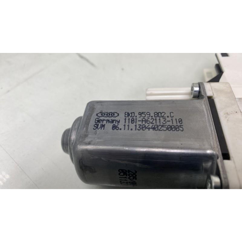 Leve vitre electrique avant droit AUDI A1 1 Photo n°4