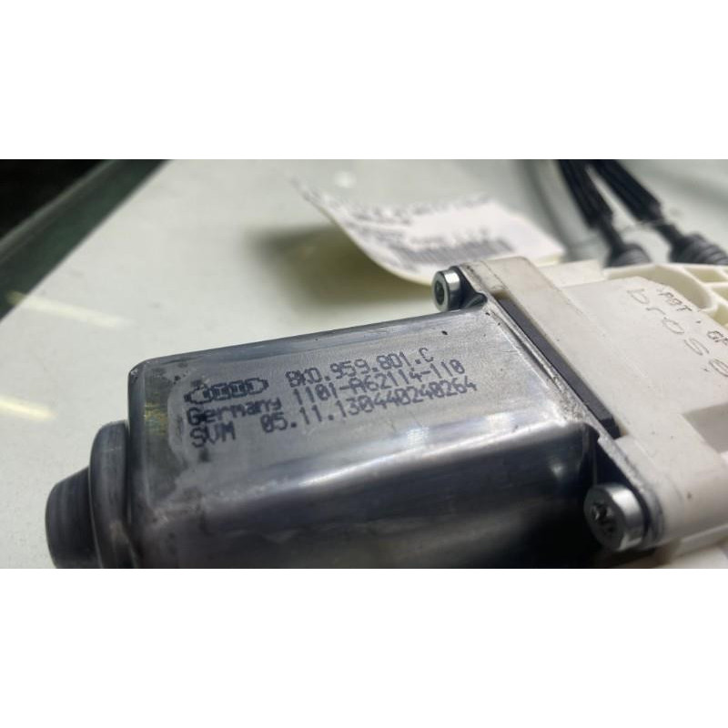 Leve vitre electrique avant gauche AUDI A1 1 Photo n°2