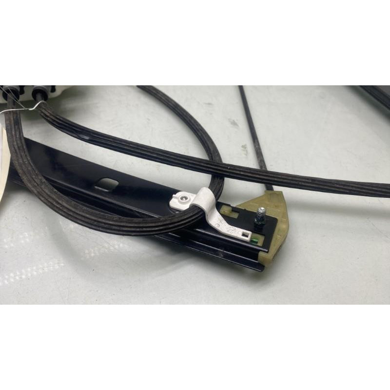 Leve vitre electrique avant gauche AUDI A1 1 Photo n°4