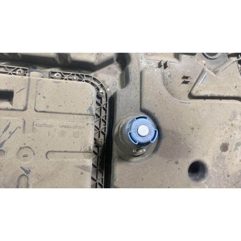 Reservoir AdBlue PEUGEOT 508 1 SW Photo n°4