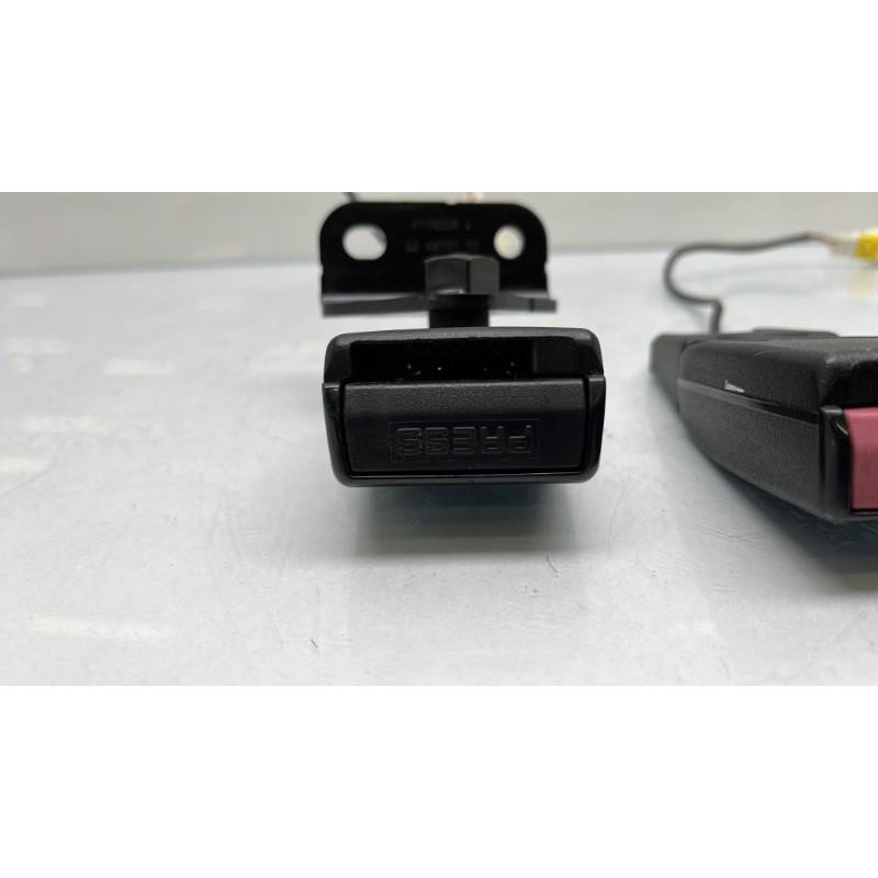 Attache ceinture arriere droit PEUGEOT RCZ Photo n°5