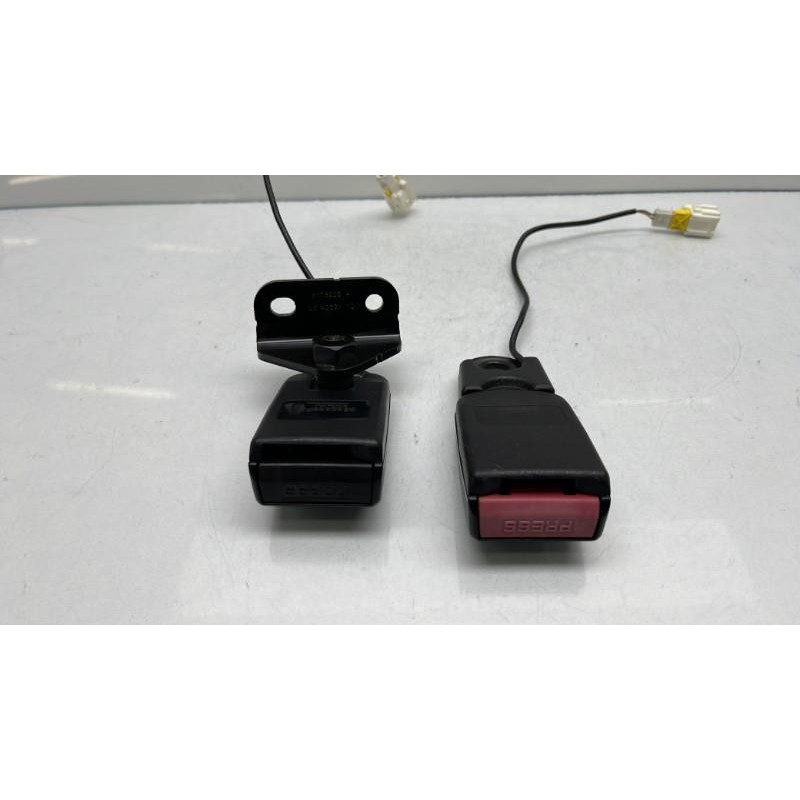 Attache ceinture arriere droit PEUGEOT RCZ Photo n°8