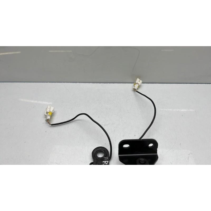 Attache ceinture arriere gauche PEUGEOT RCZ Photo n°2