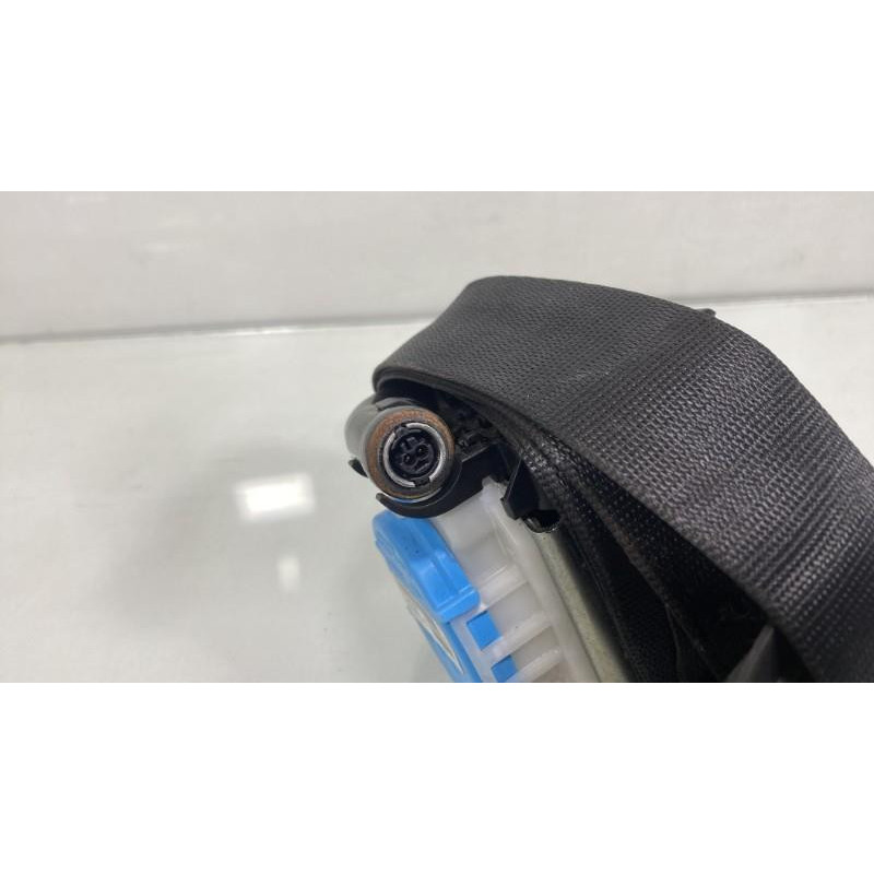 Pretensionneur de ceinture avant droit MERCEDES CLASSE A 176 Photo n°3