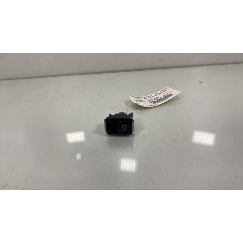 Interrupteur de leve vitre arriere droit MERCEDES CLASSE A 176 Photo n°1