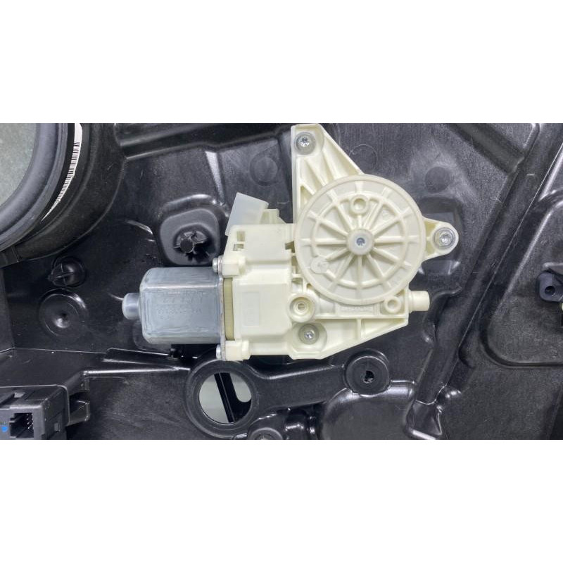 Leve vitre electrique avant gauche MERCEDES CLASSE A 176 Photo n°2