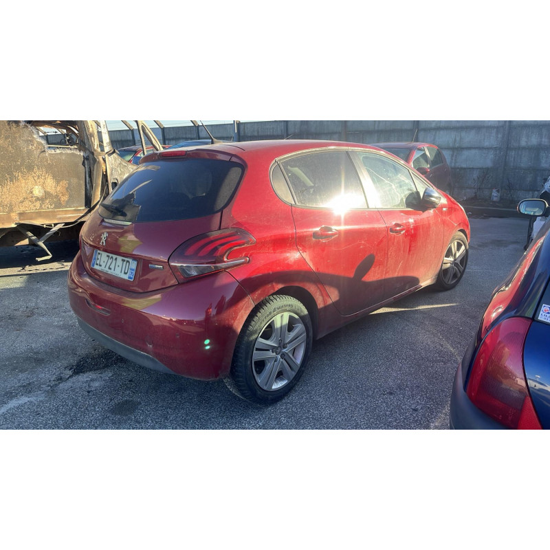 Vitre avant gauche PEUGEOT 208 1 Photo n°9
