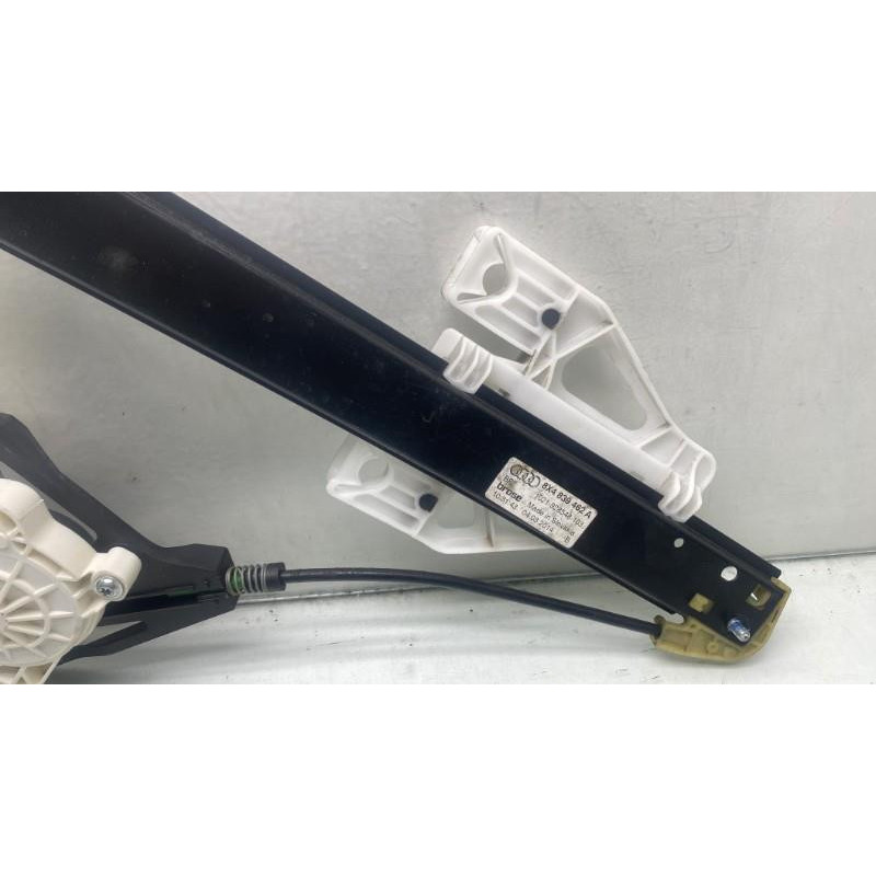 Leve vitre electrique arriere droit AUDI A1 1 Photo n°2