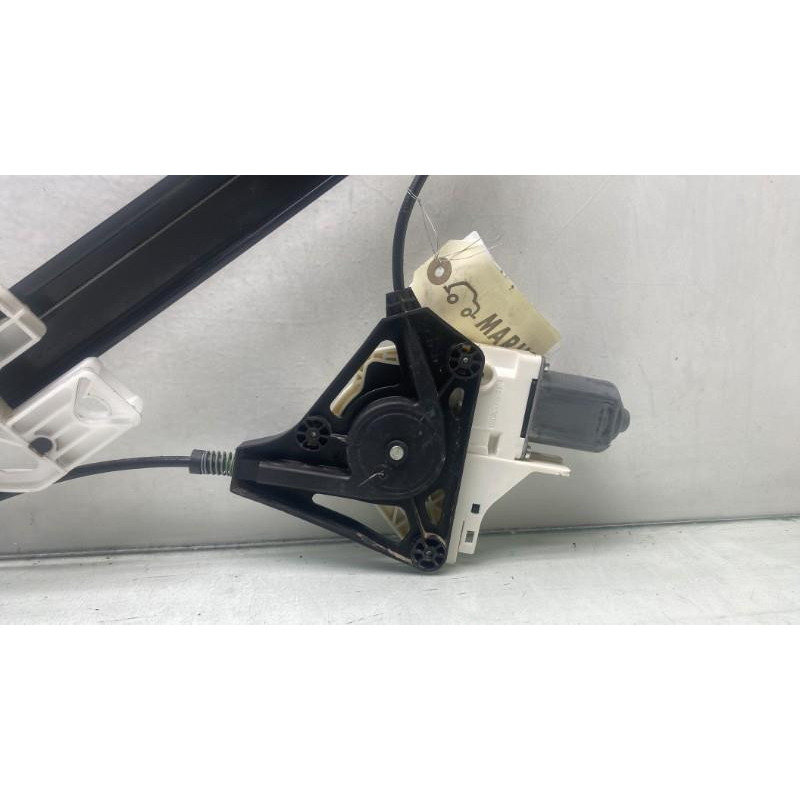 Leve vitre electrique arriere droit AUDI A1 1 Photo n°3