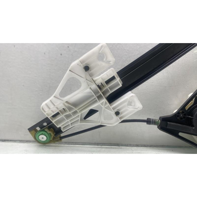 Leve vitre electrique arriere droit AUDI A1 1 Photo n°7