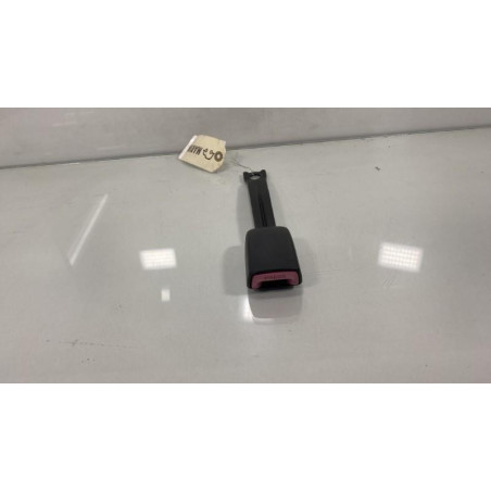 Attache ceinture avant droit TOYOTA AYGO 1
