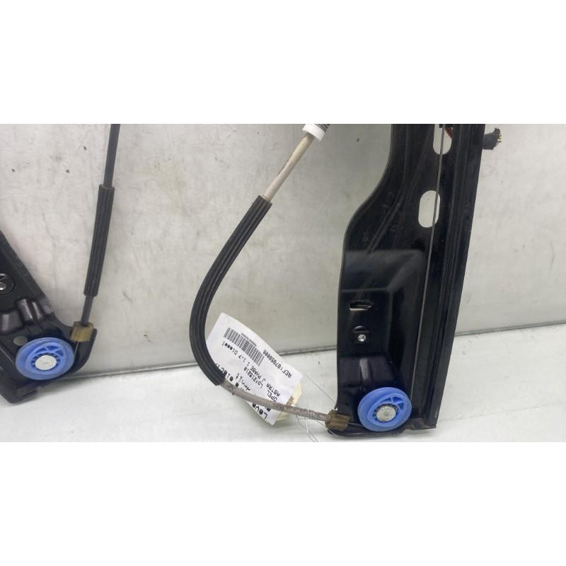 Leve vitre electrique avant droit OPEL ASTRA J Photo n°9
