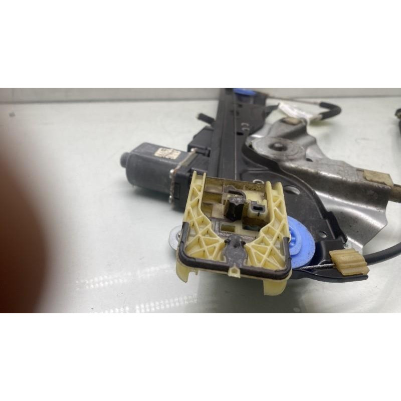 Leve vitre electrique avant droit OPEL ASTRA J Photo n°12