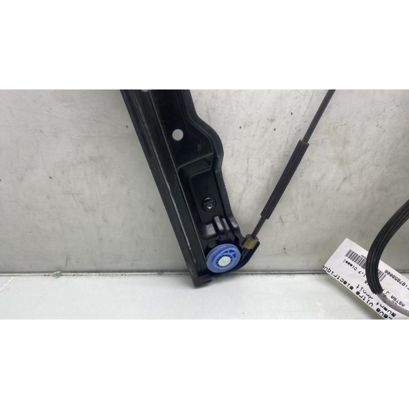 Leve vitre electrique avant droit OPEL ASTRA J Photo n°14