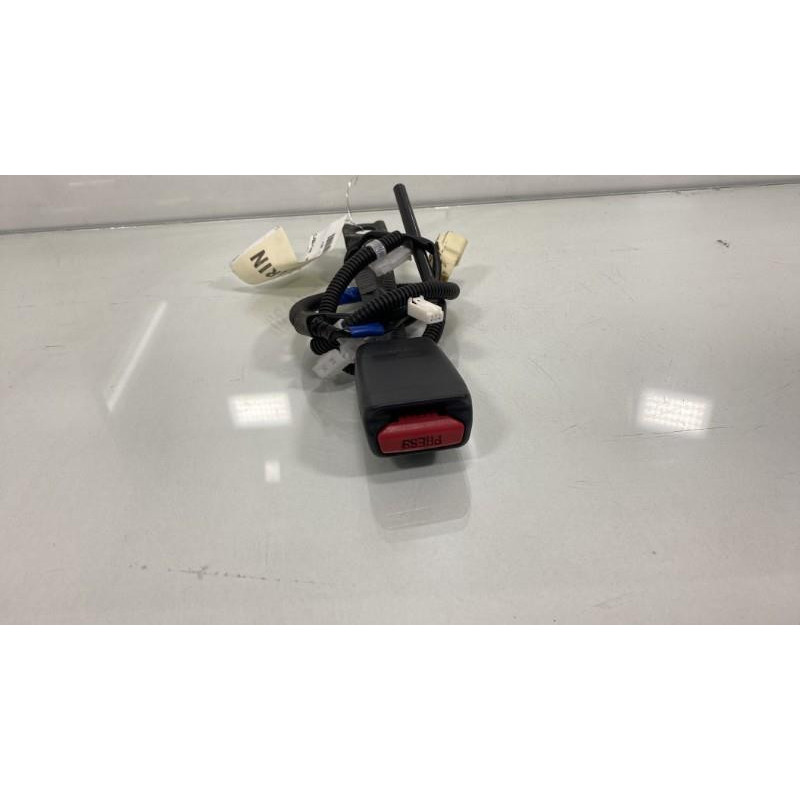 Attache ceinture avant droit TOYOTA URBAN CRUISER Photo n°1