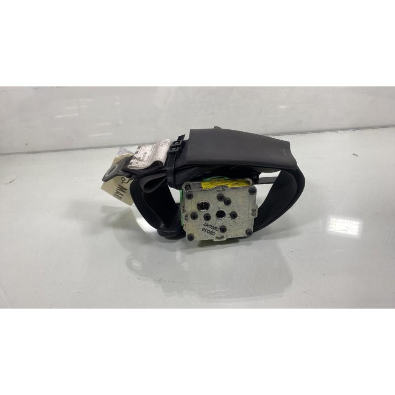 Pretensionneur de ceinture avant gauche TOYOTA URBAN CRUISER Photo n°1