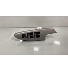 Interrupteur de leve vitre avant gauche TOYOTA URBAN CRUISER