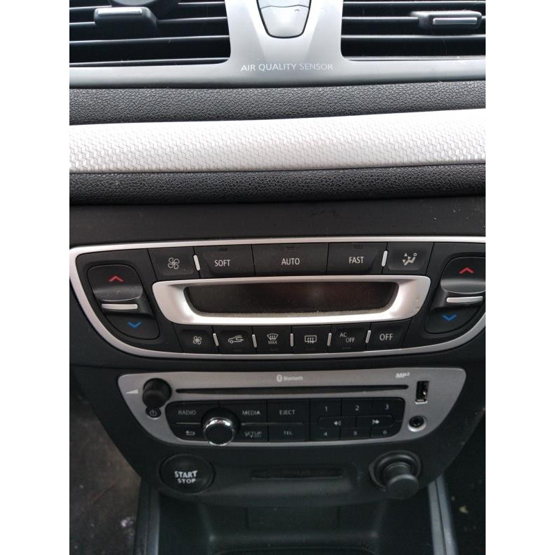 Porte fusible RENAULT MEGANE 3 Photo n°7