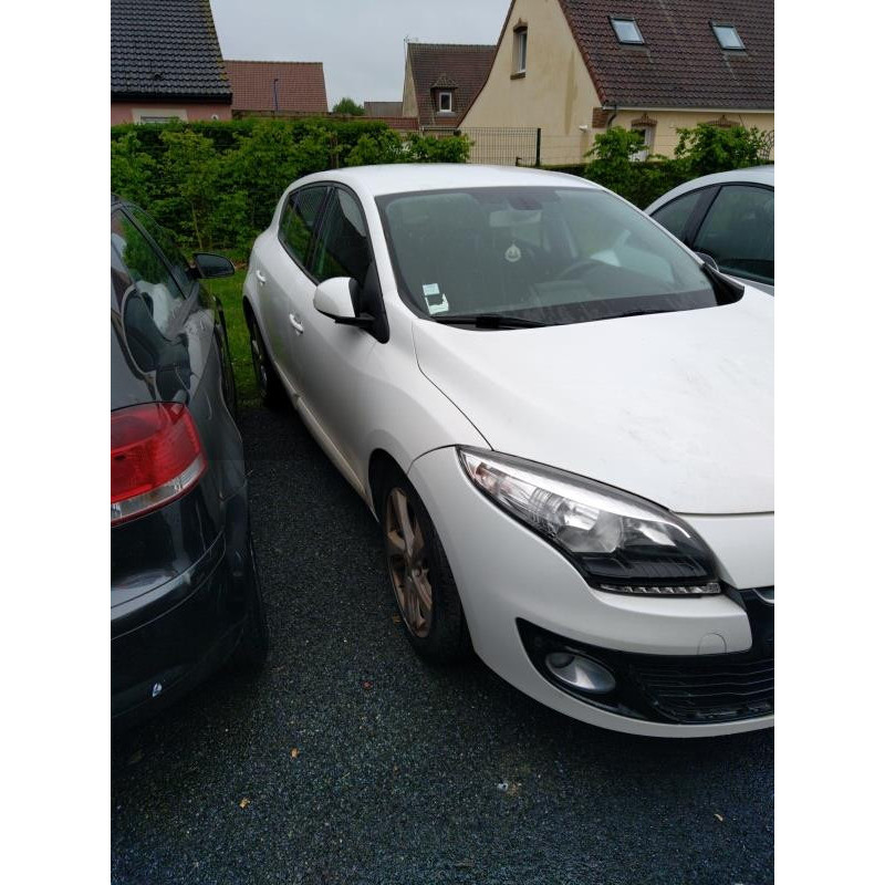 Porte fusible RENAULT MEGANE 3 Photo n°9