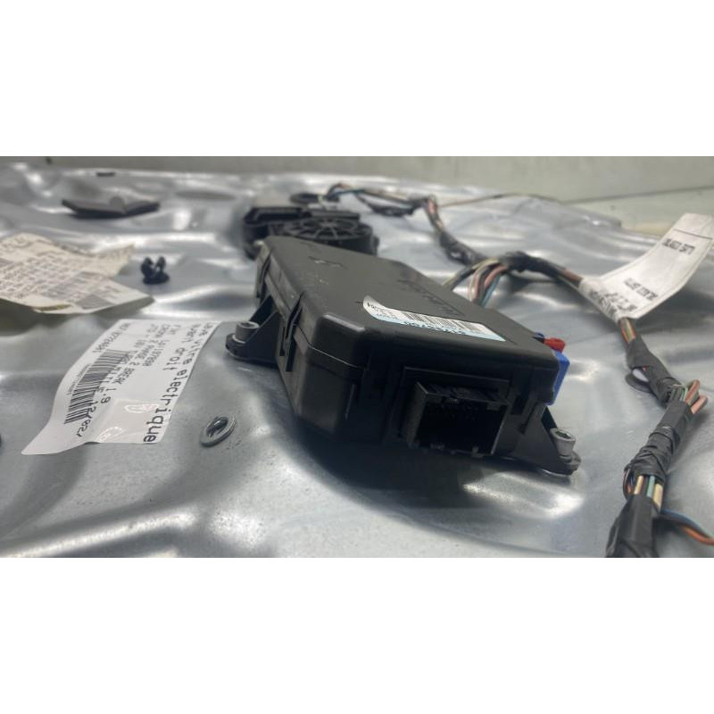 Leve vitre electrique avant droit FIAT CROMA 2 Photo n°8