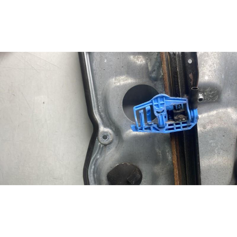 Leve vitre electrique avant droit FIAT CROMA 2 Photo n°10