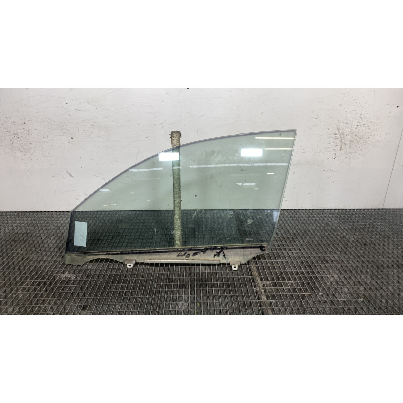 Vitre avant gauche TOYOTA RAV4 3 Photo n°1