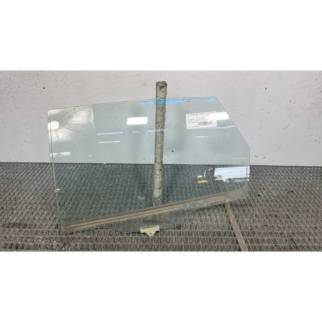 Vitre arriere gauche HYUNDAI I 30 1 Photo n°1