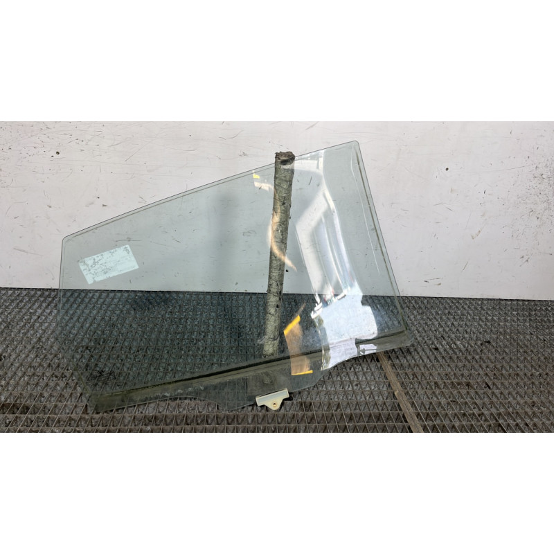 Vitre arriere gauche HYUNDAI I 30 1 Photo n°4