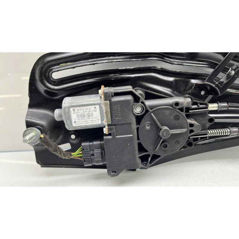 Leve vitre electrique arriere gauche PEUGEOT 308 1 Photo n°6