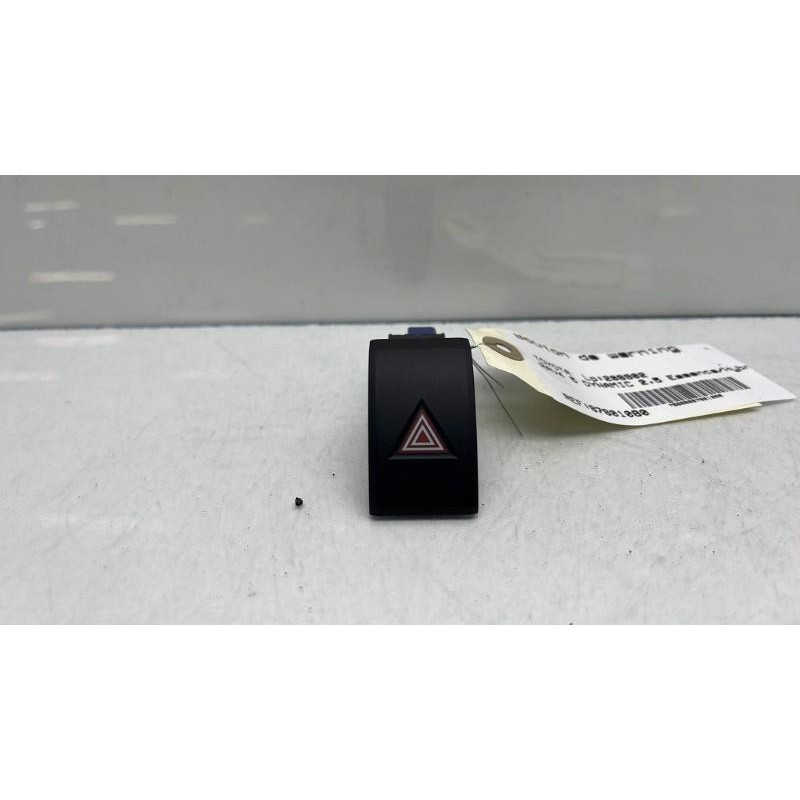 Bouton de warning TOYOTA RAV4 5 Photo n°1