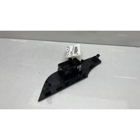 Interrupteur de leve vitre arriere droit TOYOTA RAV4 5