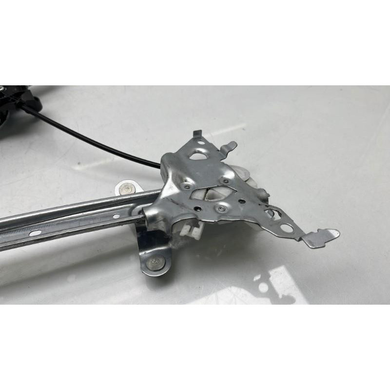 Leve vitre electrique arriere gauche TOYOTA RAV4 5 Photo n°2