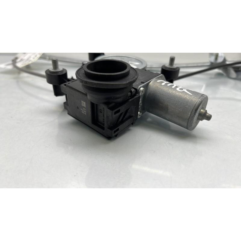 Leve vitre electrique arriere gauche TOYOTA RAV4 5 Photo n°7