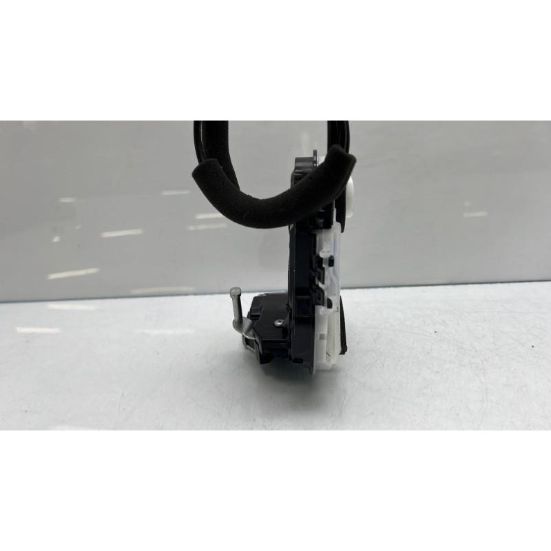 Serrure arriere droit TOYOTA RAV4 5 Photo n°4