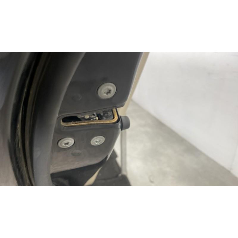 Porte arriere gauche TOYOTA AVENSIS 2 Photo n°6